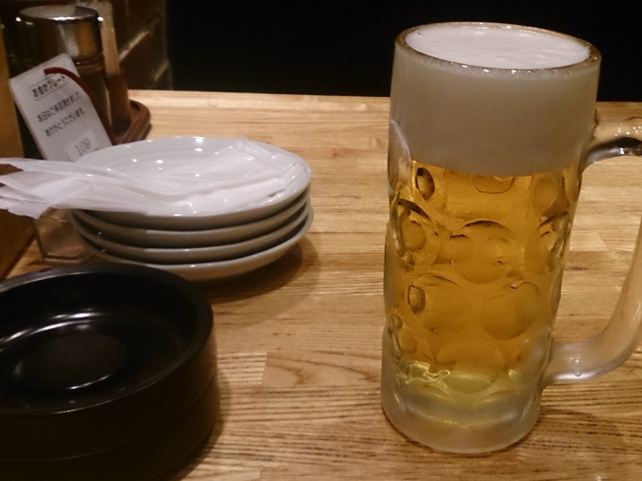 居酒屋でビール